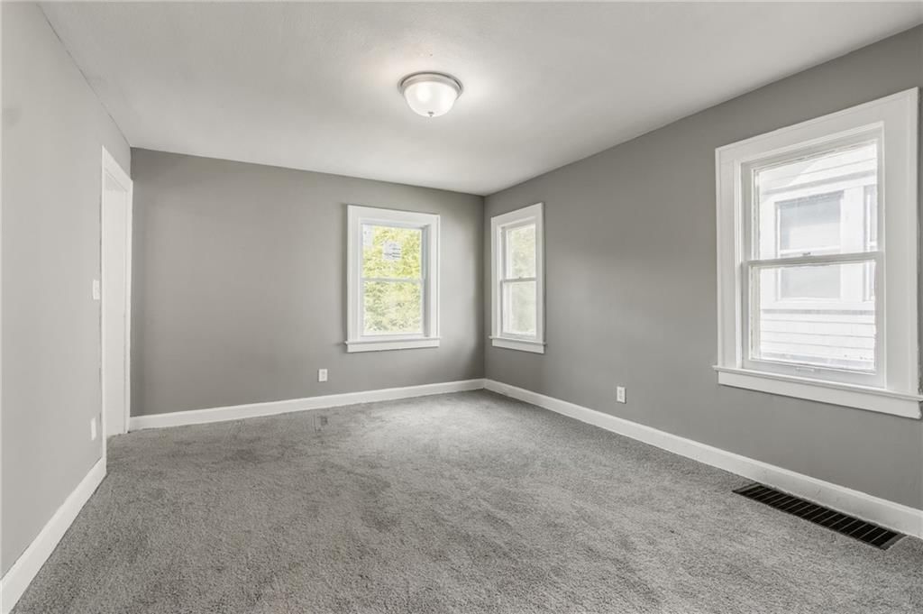 2219 E Meyer Boulevard — photo 10
