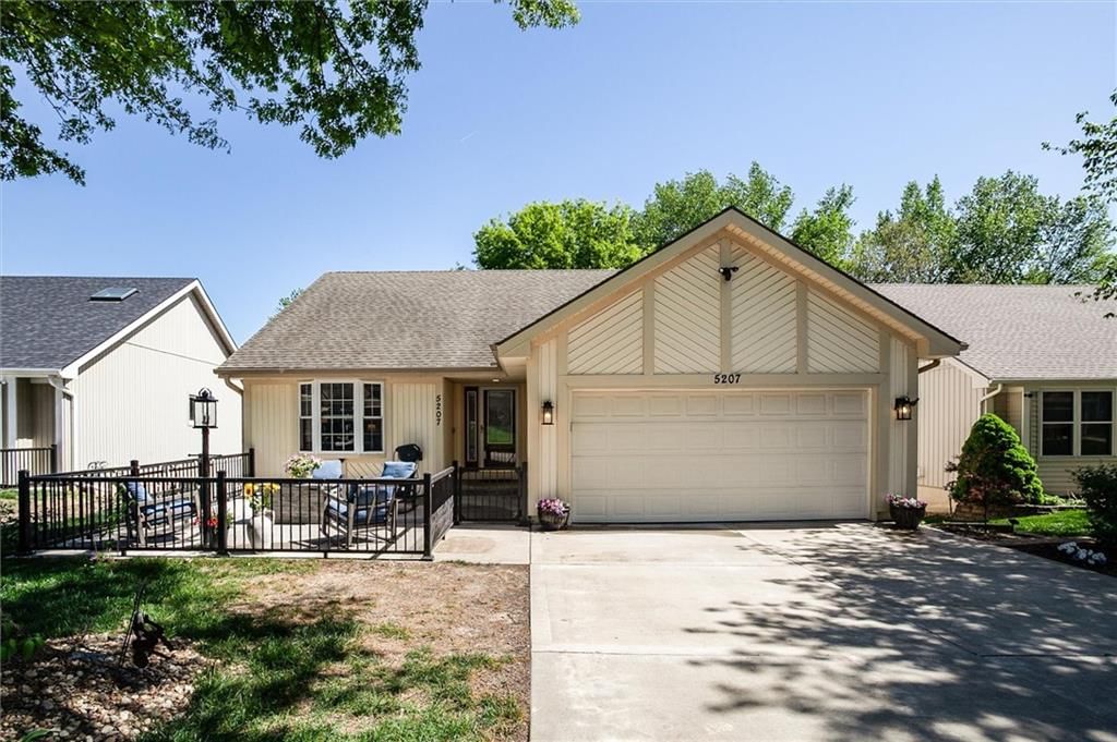 5207 NW 84th Place, Kansas City, MO