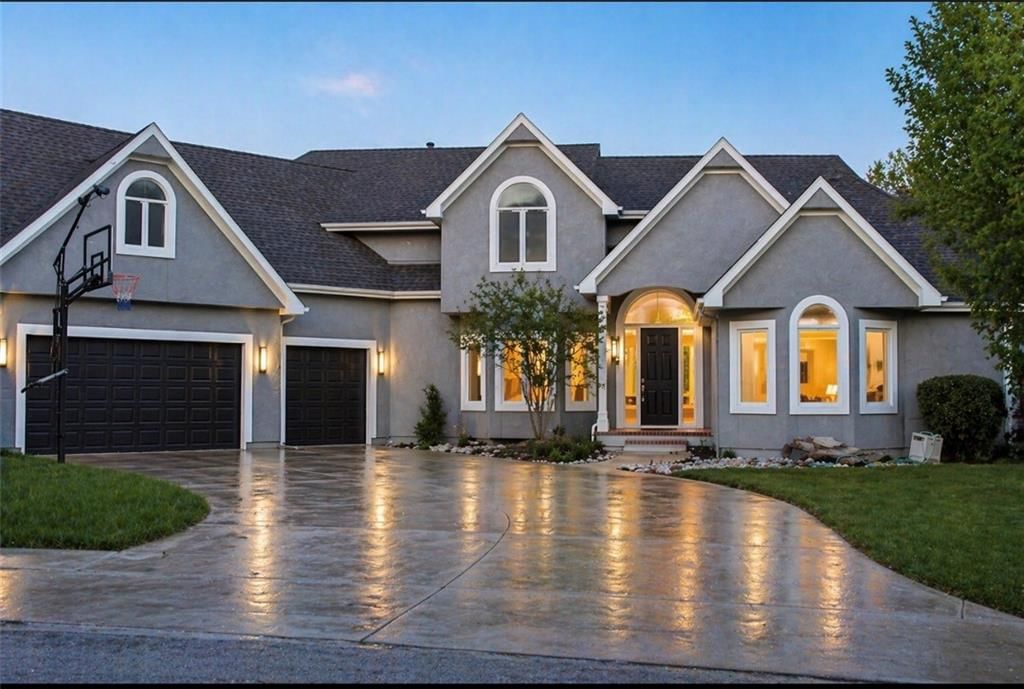 601 SW Forestpark Lane, Lee's Summit, MO