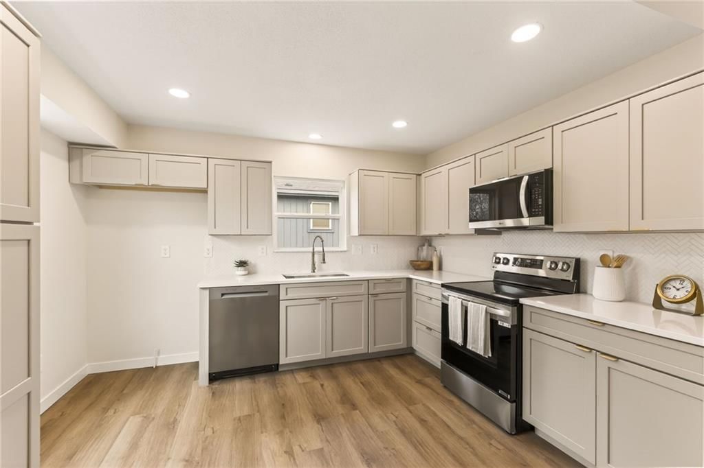 Photo 9 of 37 - 405 N Harrison Street