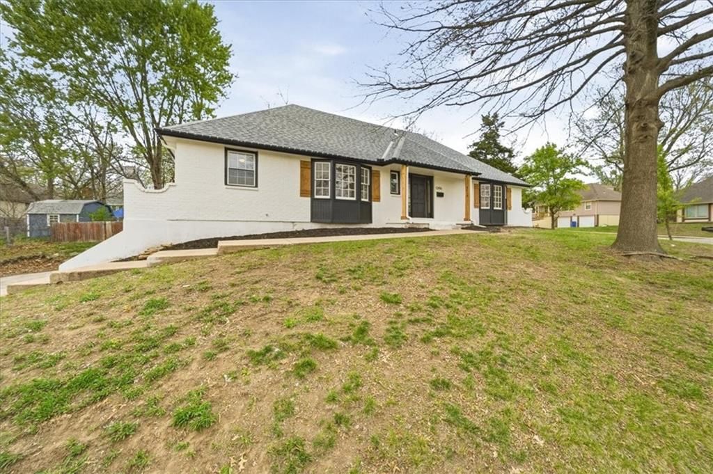 12816 Overhill Avenue, Grandview, MO