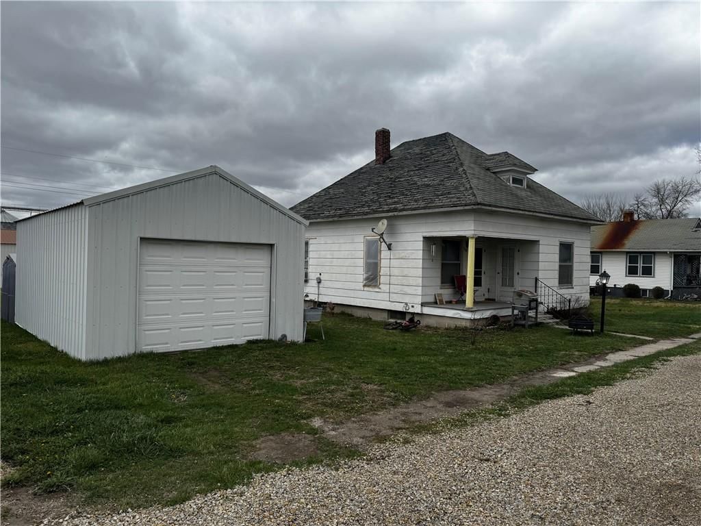 110 N Main Street, Ravenwood