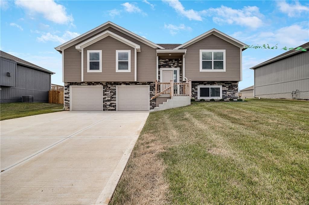 606 Wild Lupine Lane, Raymore, MO