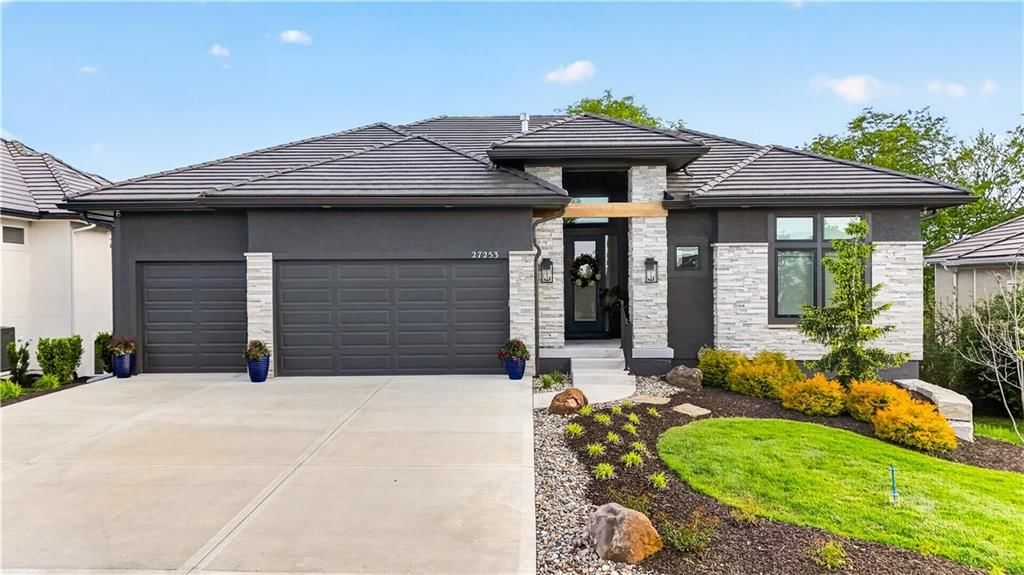 27253 W 100th Terrace, Olathe, KS
