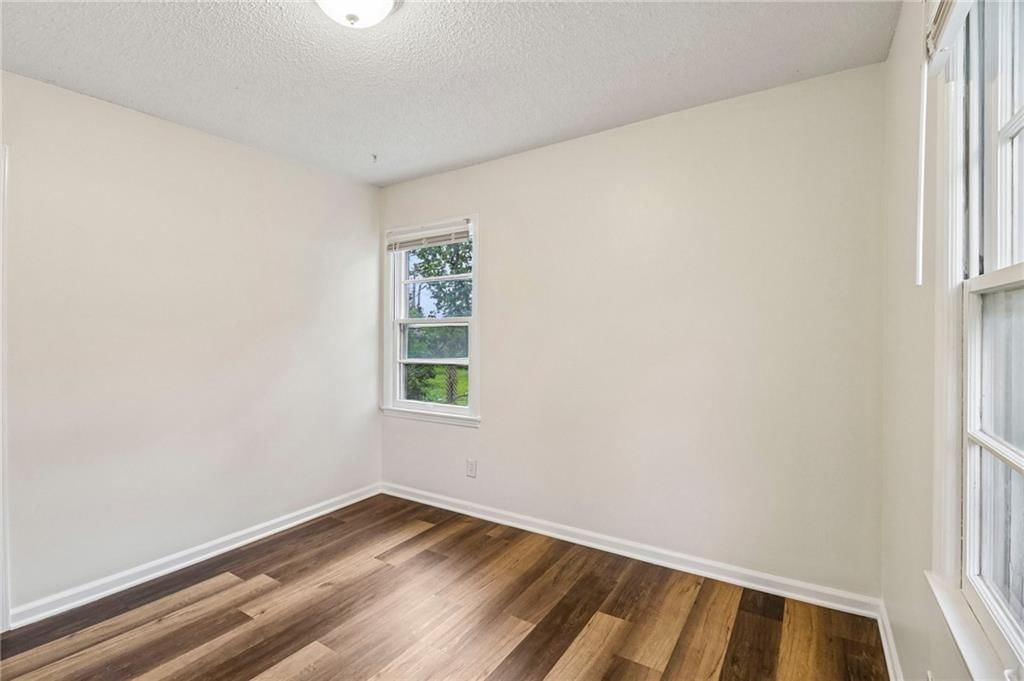 11709 Lawndale Avenue — photo 12