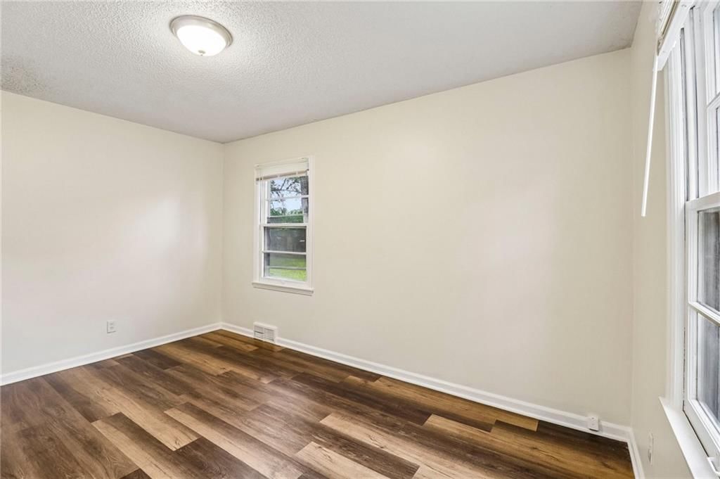 11709 Lawndale Avenue — photo 16
