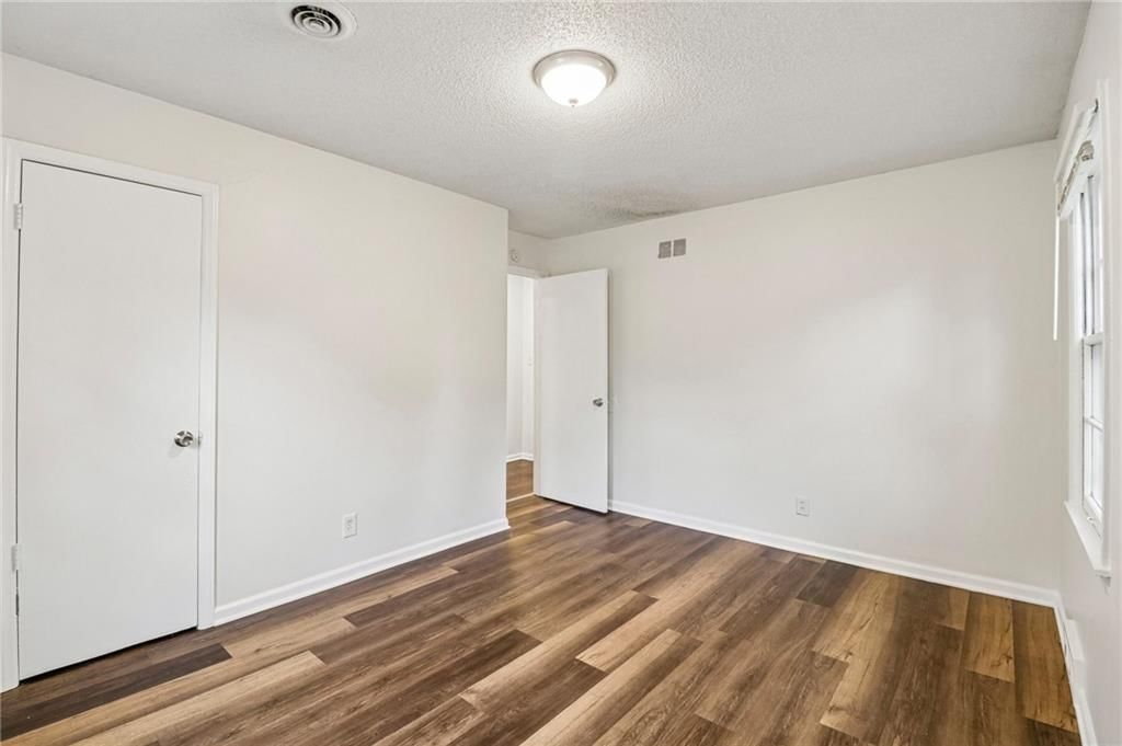 11709 Lawndale Avenue — photo 17