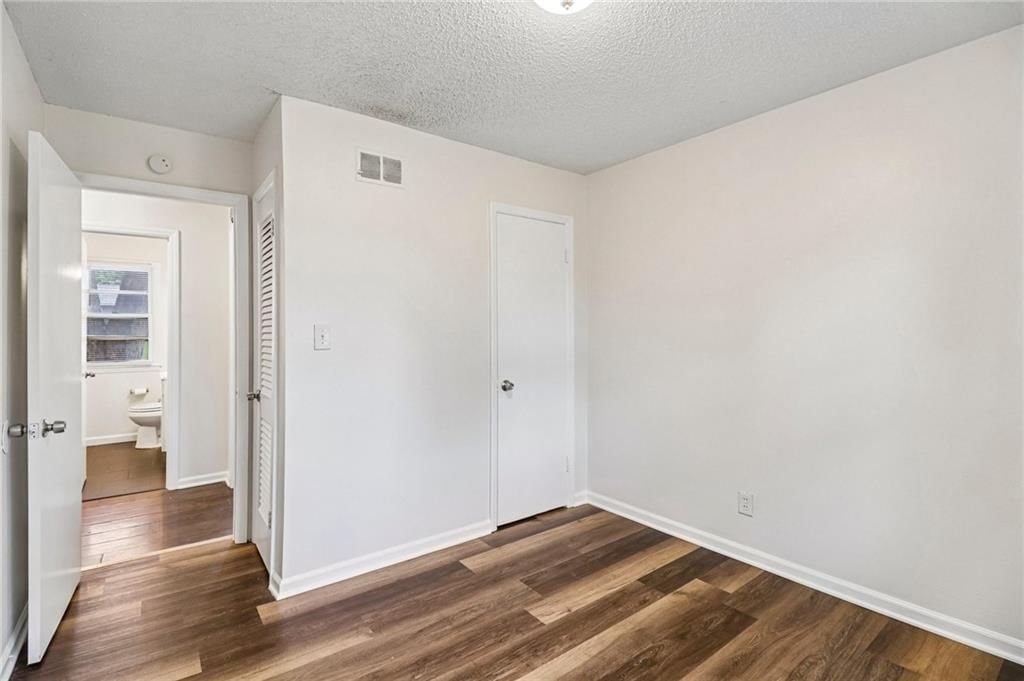 11709 Lawndale Avenue — photo 20