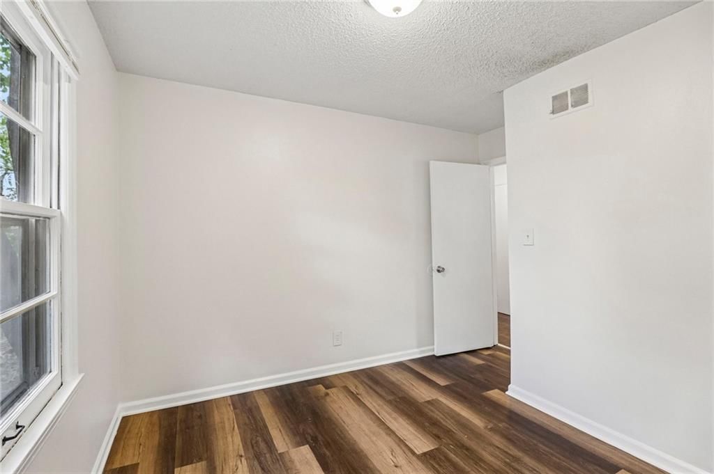11709 Lawndale Avenue — photo 21
