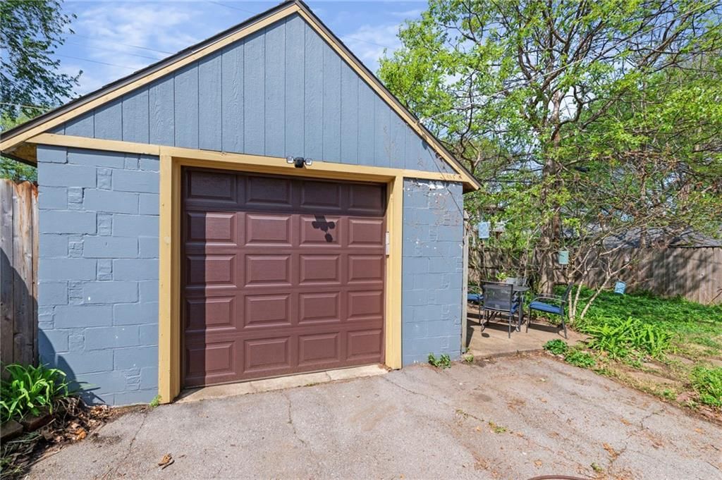 5828 HOLMES Street — photo 31