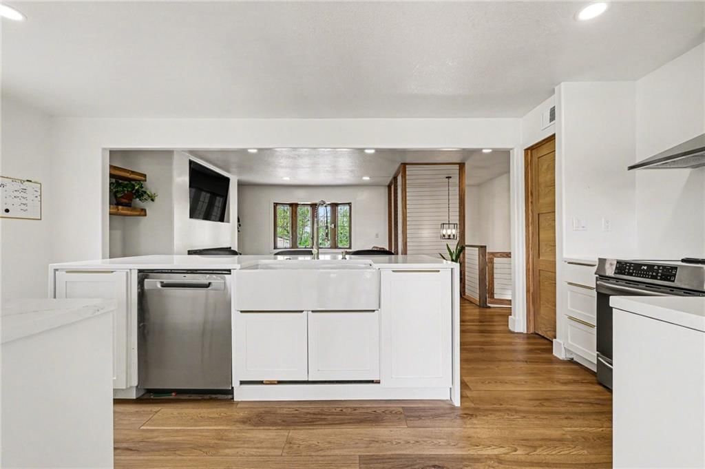 2413 W Post Oak Road — photo 10