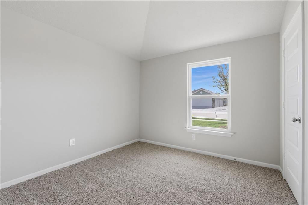 621 W Bluebird Street — photo 18