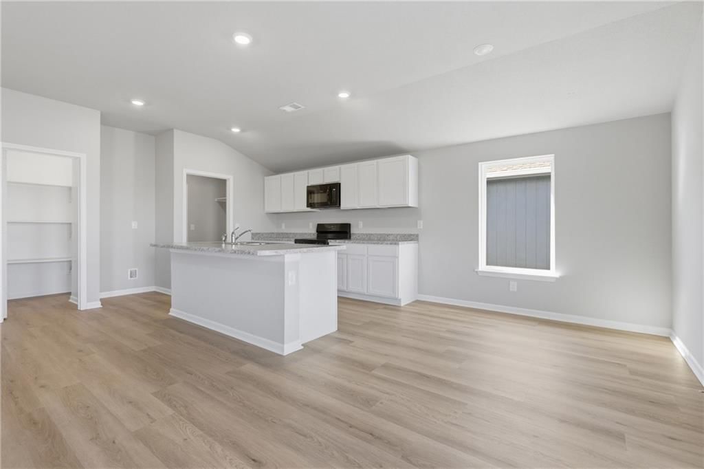 621 W Bluebird Street — photo 5