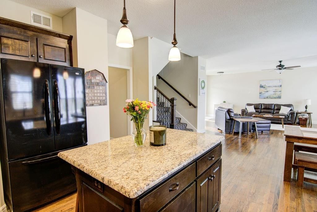 8012 Apache Road — photo 6
