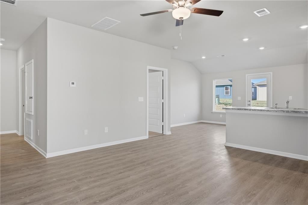 20216 W 194th Terrace — photo 5