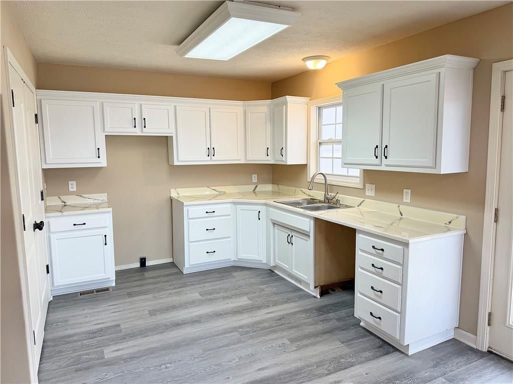 904 W Fort Scott Street — photo 7