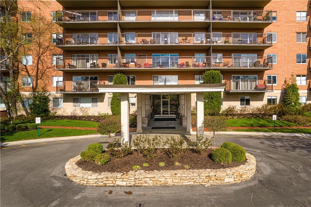 4550 Warwick Boulevard, Kansas City, MO