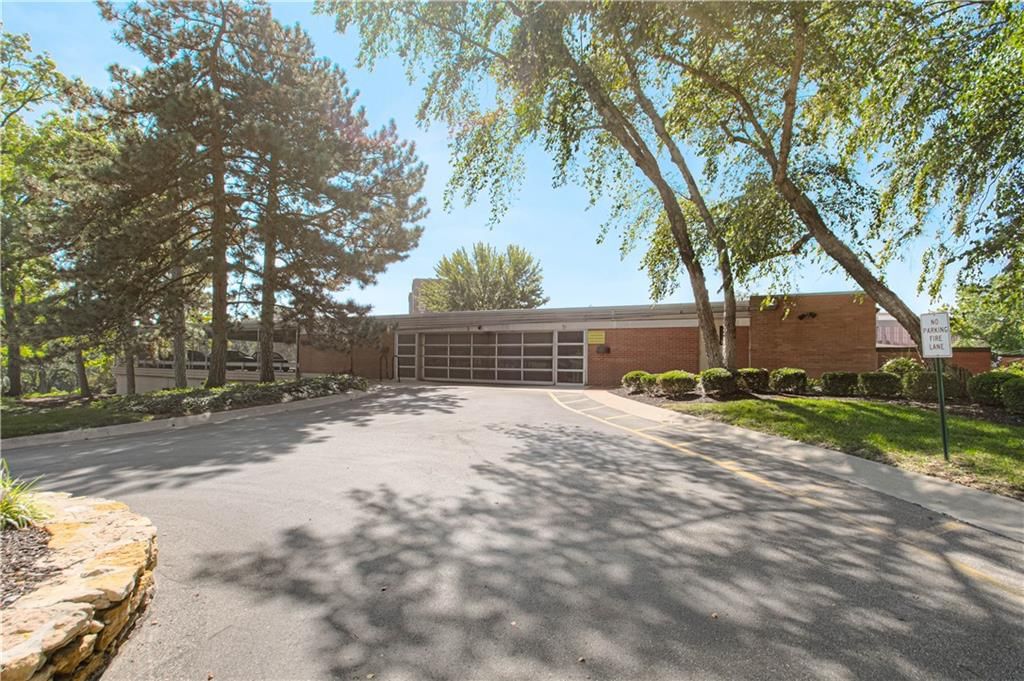 4550 Warwick Boulevard — photo 3
