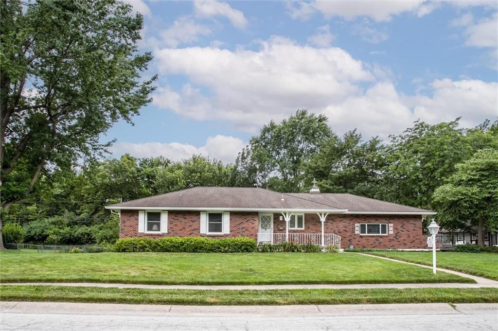 421 SW Stratford Road, Lee's Summit, MO