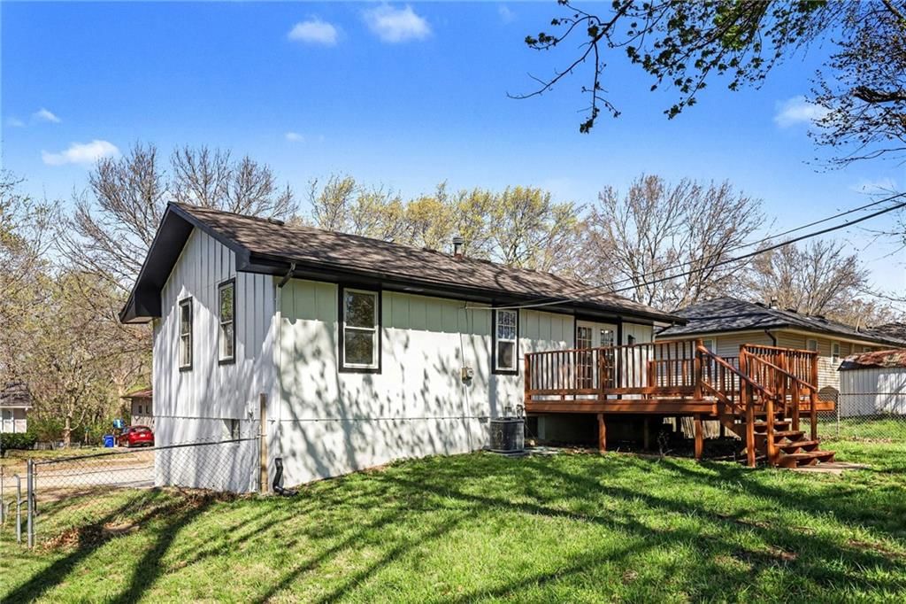 11939 Smalley Avenue — photo 35