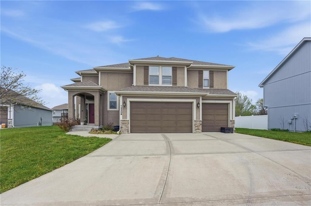 12306 Burr Oak Circle, Peculiar, MO