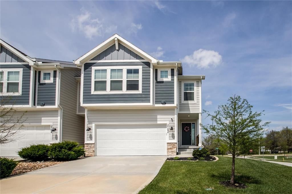 2102 SW Holdbrooks Drive — photo 1
