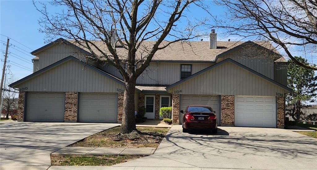 100-106 NE Greystone Drive, Lee's Summit, MO