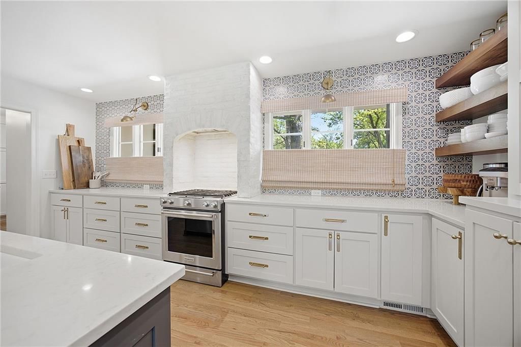 9526 Manor Road — photo 14