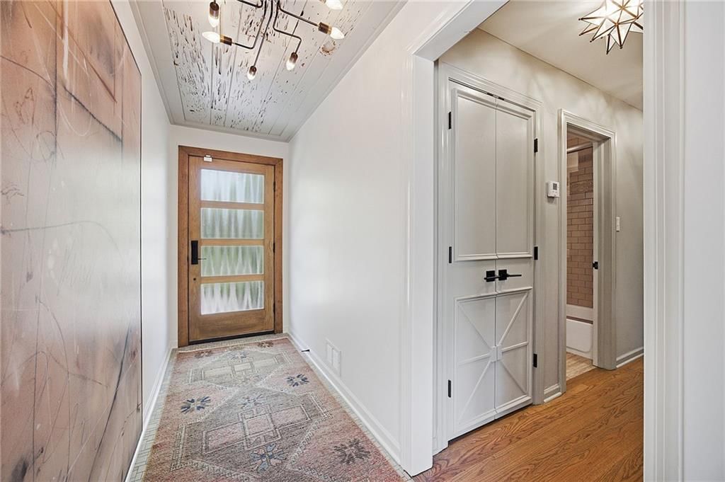 9526 Manor Road — photo 17