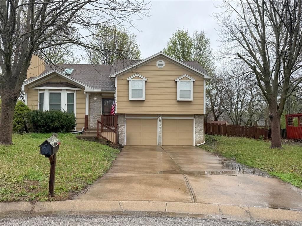 1304 Huntington Circle, Greenwood, MO