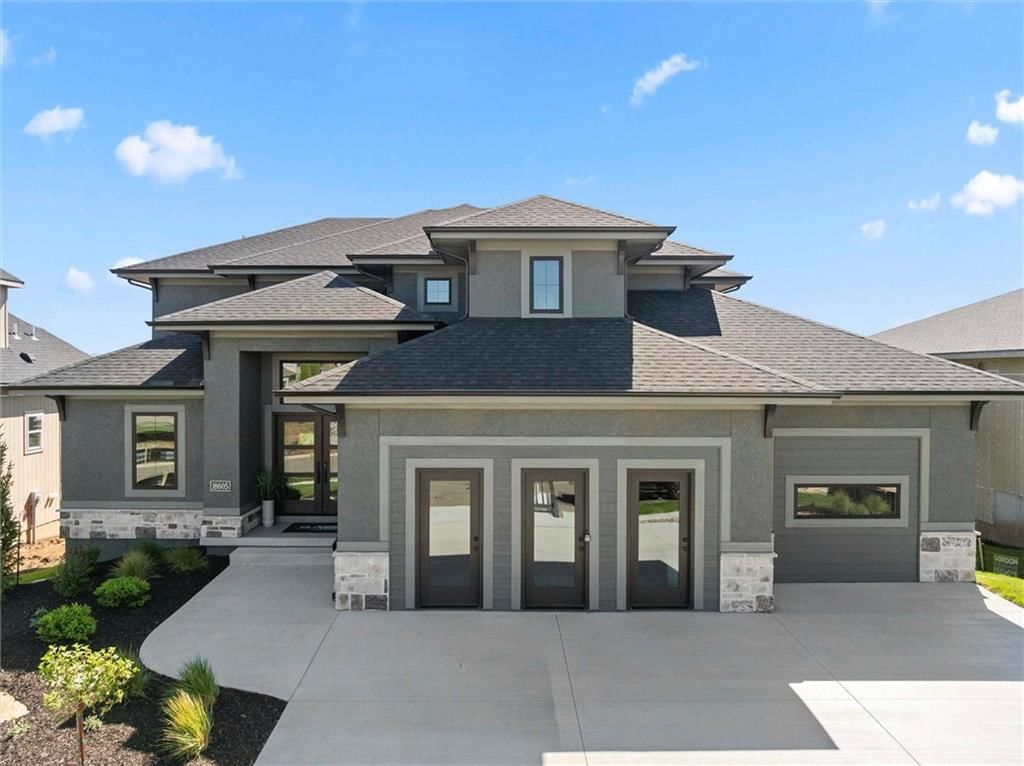 18605 Mohawk Lane, Overland Park, KS