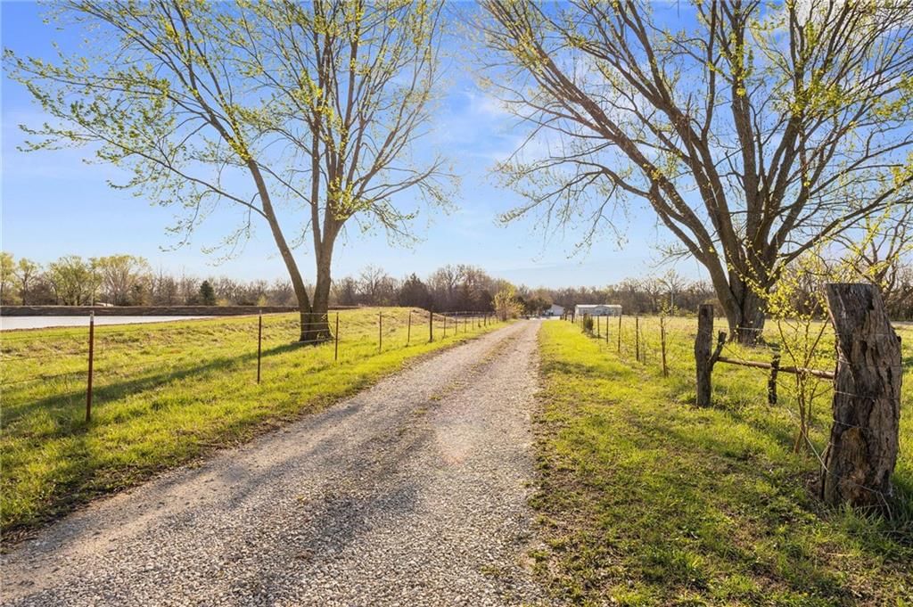 10059 B Highway — photo 3
