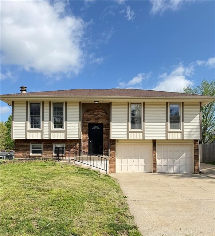 532 NE 98th Place, Kansas City, MO