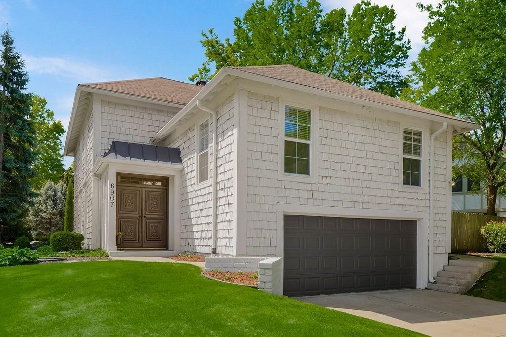 6907 Edgevale Road, Kansas City, MO