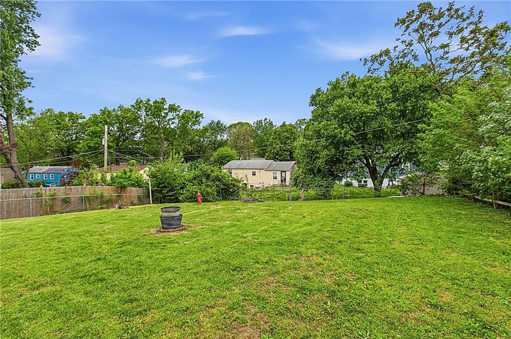 Photo 7 of 26 - 728 N Sunrise Drive