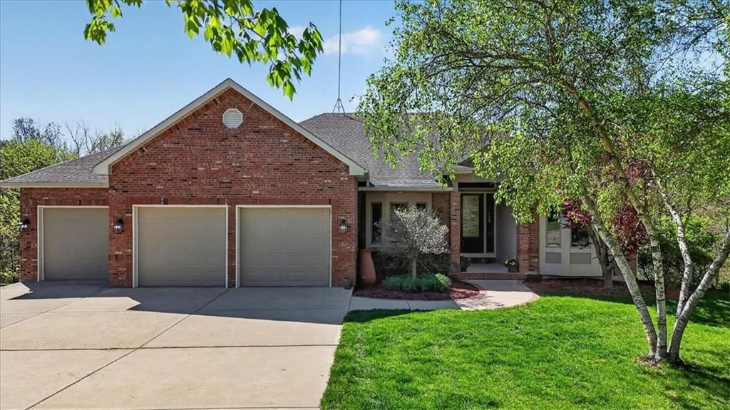 8615 NW Baker Road Circle, Kansas City, MO