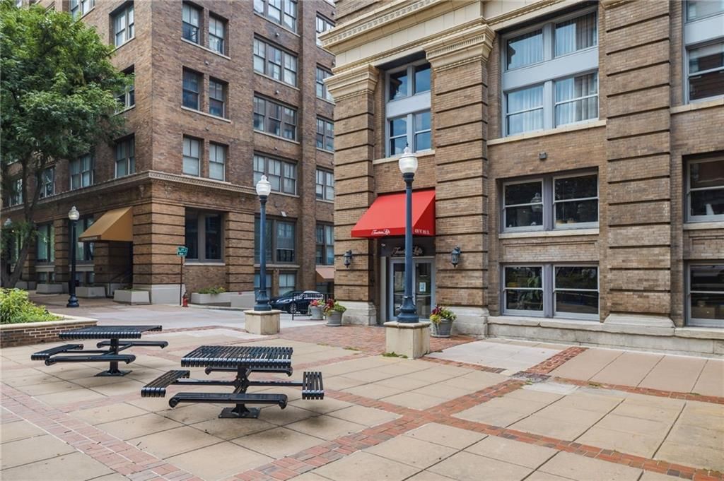712 Broadway Boulevard — photo 64