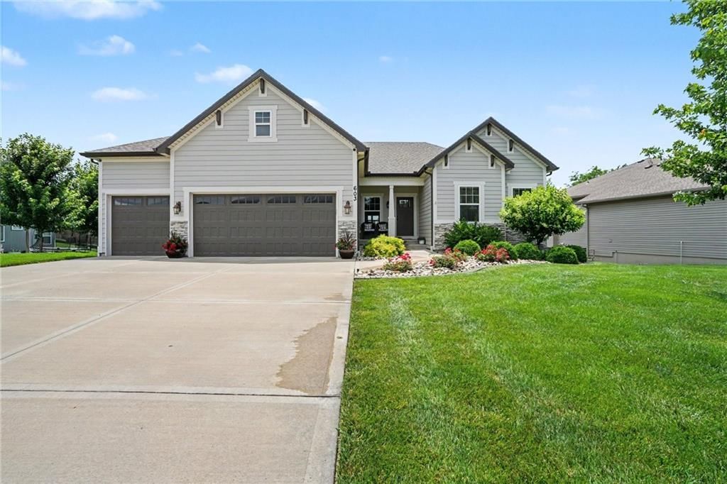 603 Rock Bridge Court, Smithville, MO
