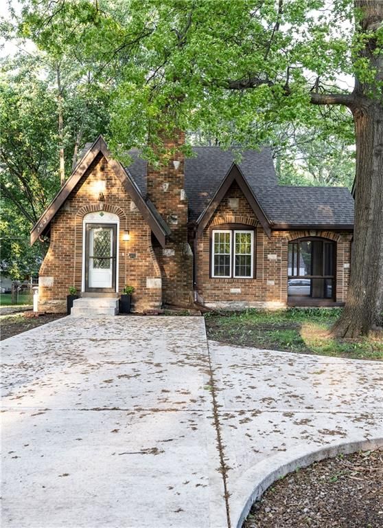 7639 Holmes Road, Kansas City, MO