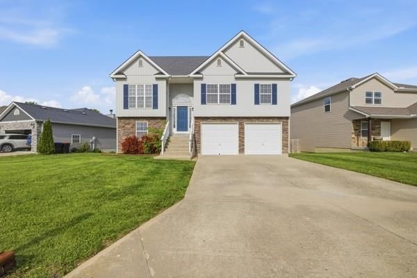 1219 Wildflower Road, Warrensburg