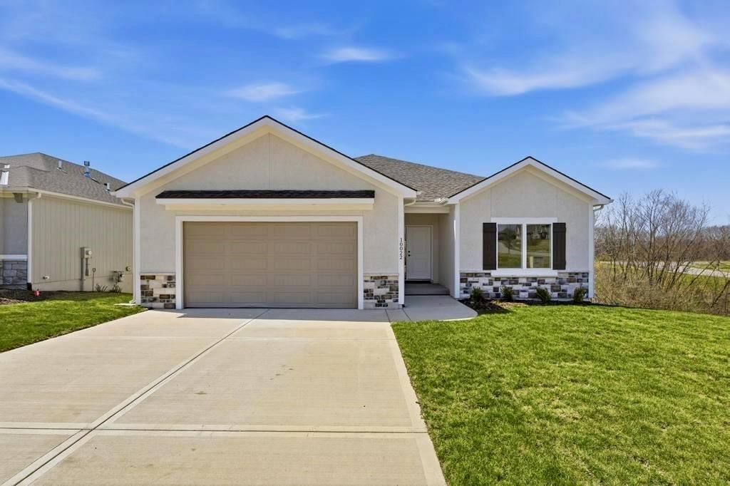 10022 N Oakland Avenue, Kansas City, MO