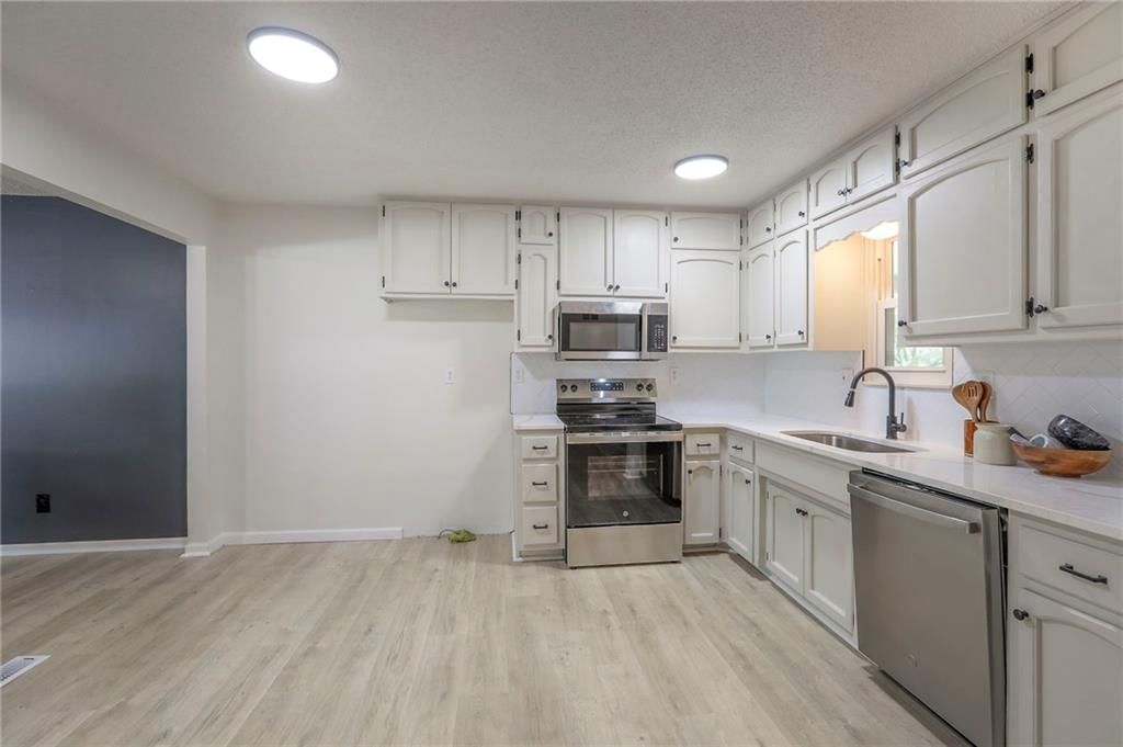 8721 N Campbell Street — photo 8