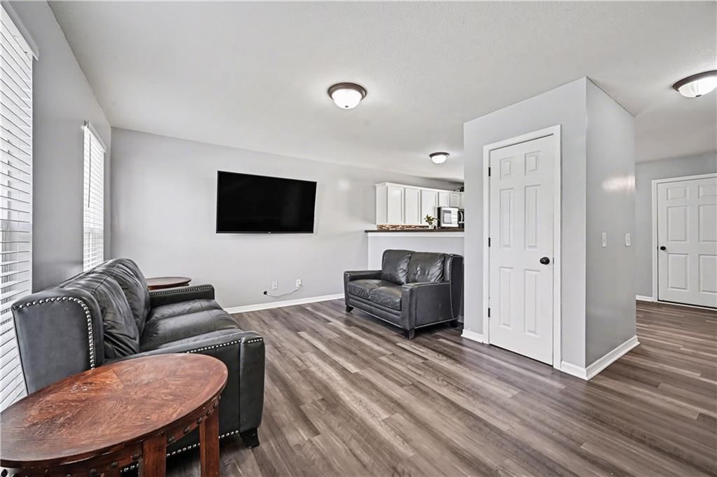 8156 N Oakley unit 17-D Avenue — photo 4