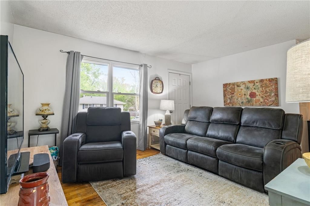 329 Lincoln Drive — photo 3