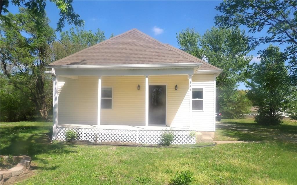 316 N Hickory Street, Garnett
