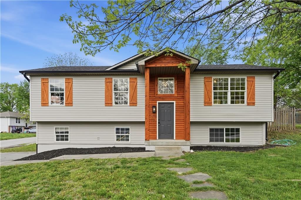 1705 SE Piccadilly Street, Blue Springs, MO