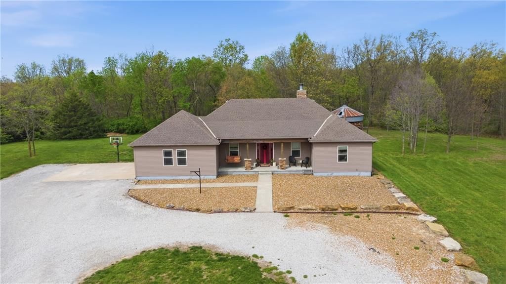 5317 Afek Road, Higginsville