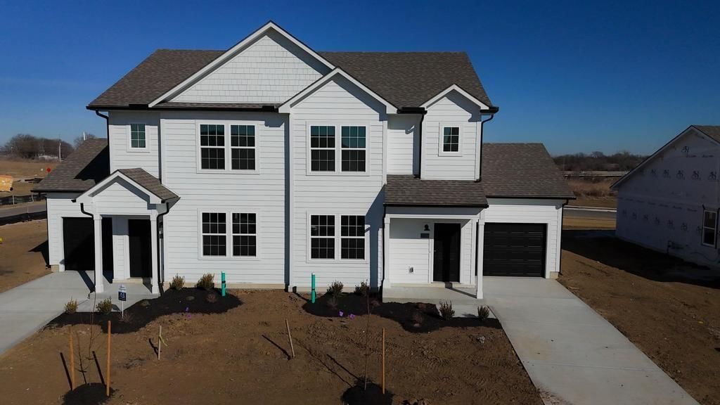 12402 S Acacia Drive, Lee's Summit, MO