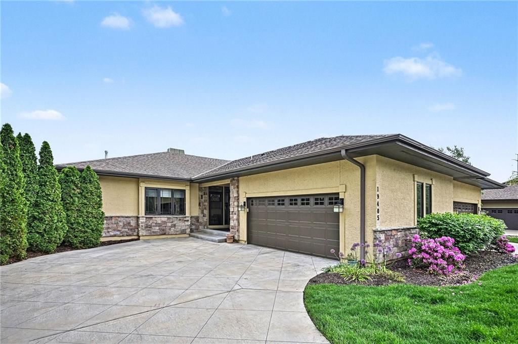 19405 W 102nd Street, Lenexa, KS