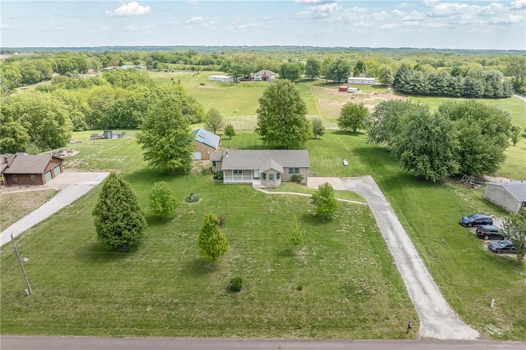 3111 SW Lane Road — photo 4